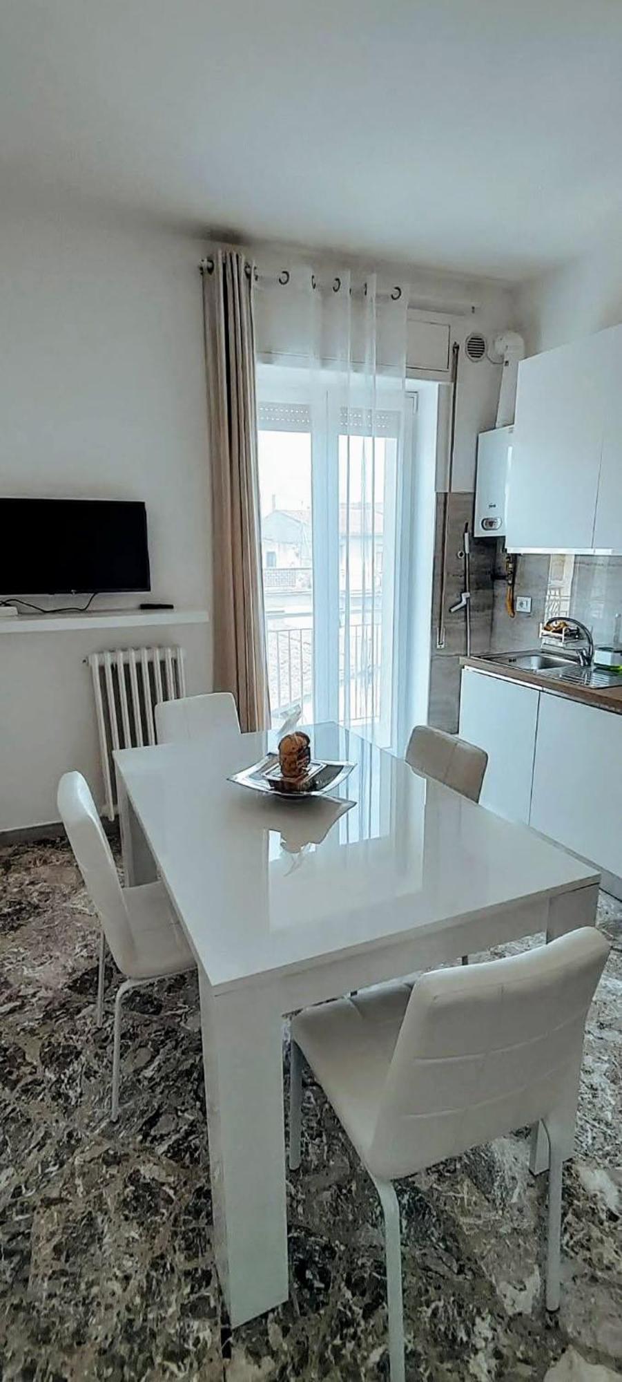 Angela'S Apartment. Elegant Two Bedroom House In Irsina Kültér fotó
